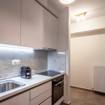 Aretha-simone-your Urban Apartman Szaloniki