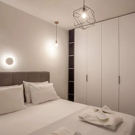 Aretha-simone-your Urban Apartman Szaloniki