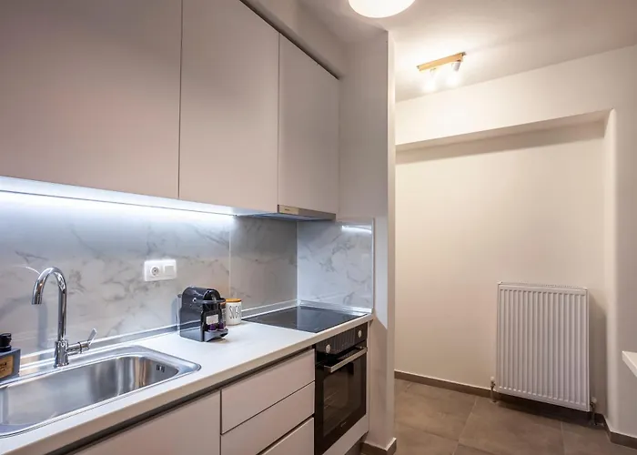 Aretha-simone-your Urban Apartament Salonic