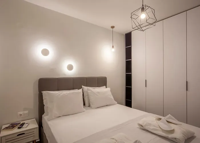 Aretha-simone-your Urban Apartament