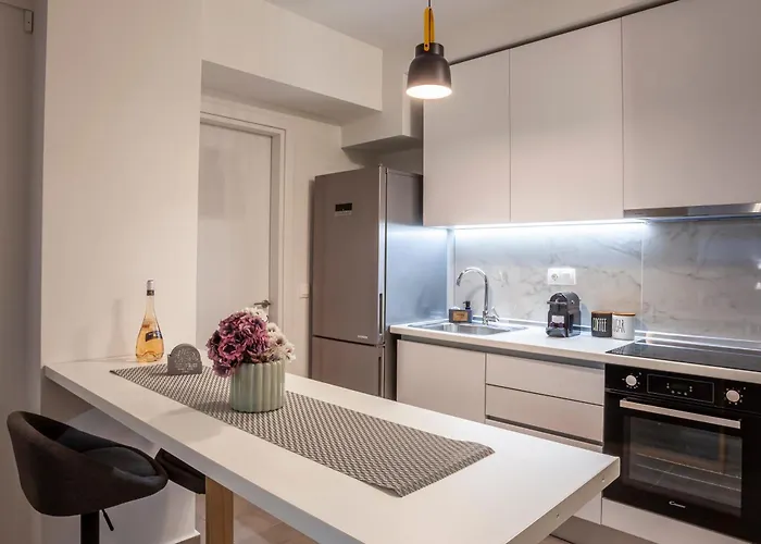 Aretha-simone-your Urban Apartman